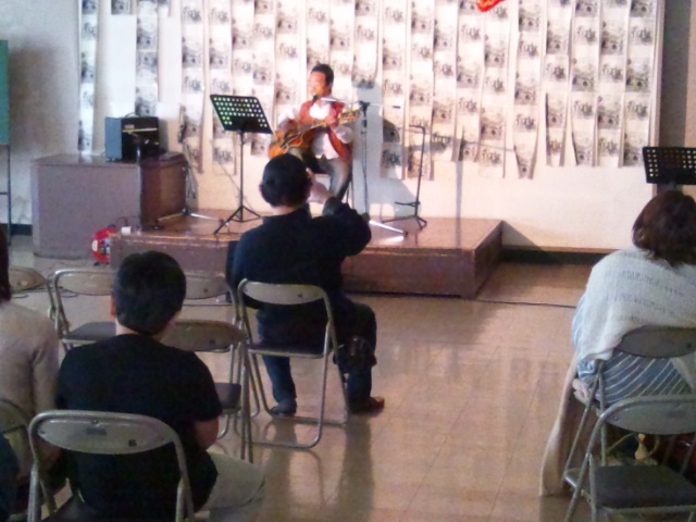 始まりました…