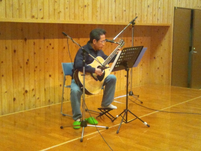 本日最初のソロギター…