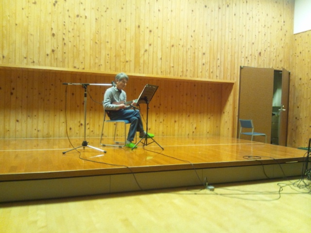 ウクレレ唯一の男性登場…